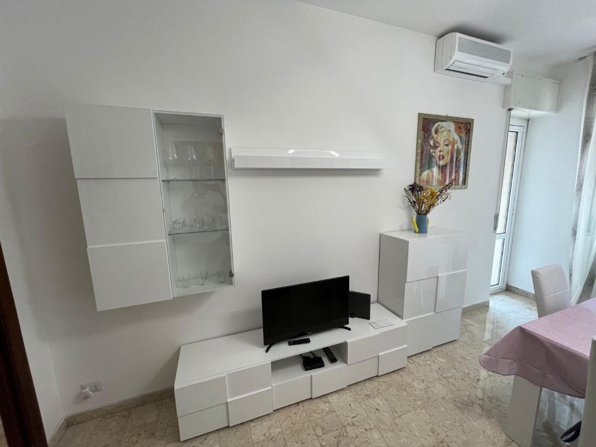 Ferienwohnung Casa Vittoria A Due Passi Da Milano Cesano Boscone Exterior foto